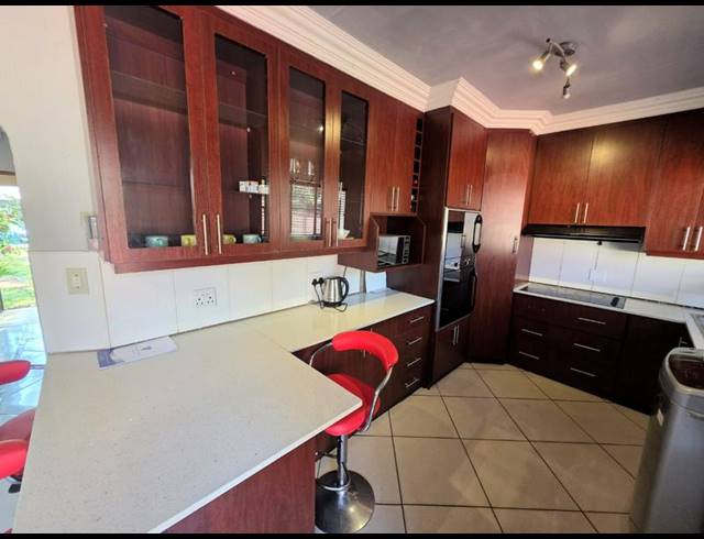 4 BEDROOM HOUSE FOR SALE IN ELDORETTE